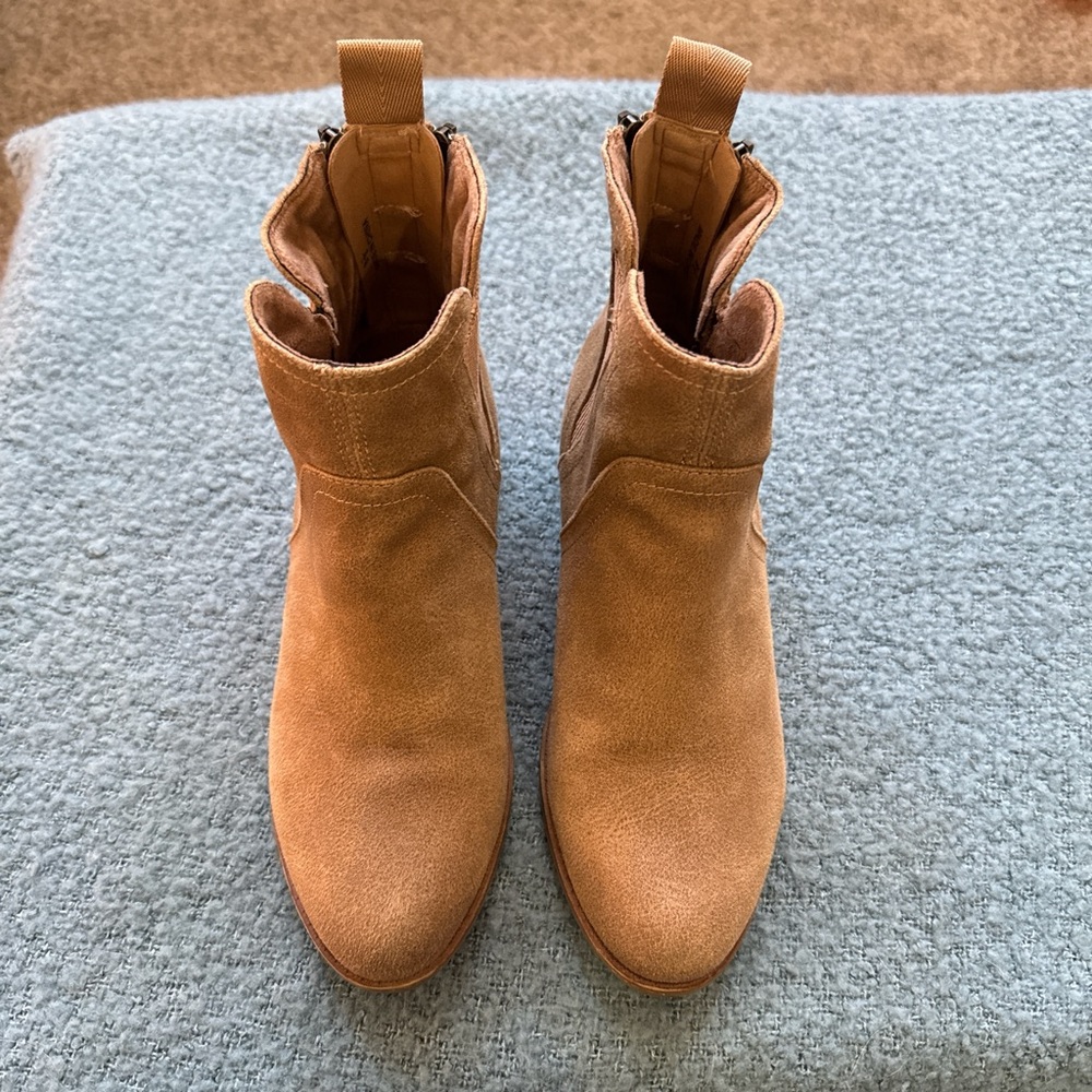 Blowfish Malibu light tan Ankle Boots. Women size 8.5.